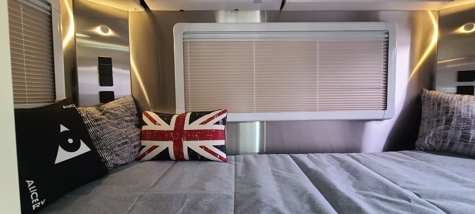 렉스턴 칸 캠핑카 렌트 및 차박 체험